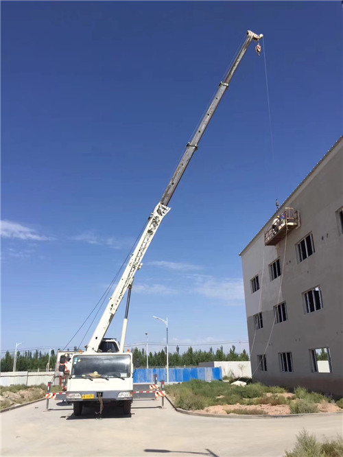 紫云“轻装强干”—— 吊车的 “轻量化臂架” 技术